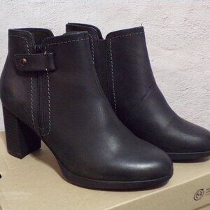 Clark's Collection "Bayla Glow" Black Oily Leather Boots Size 6.5